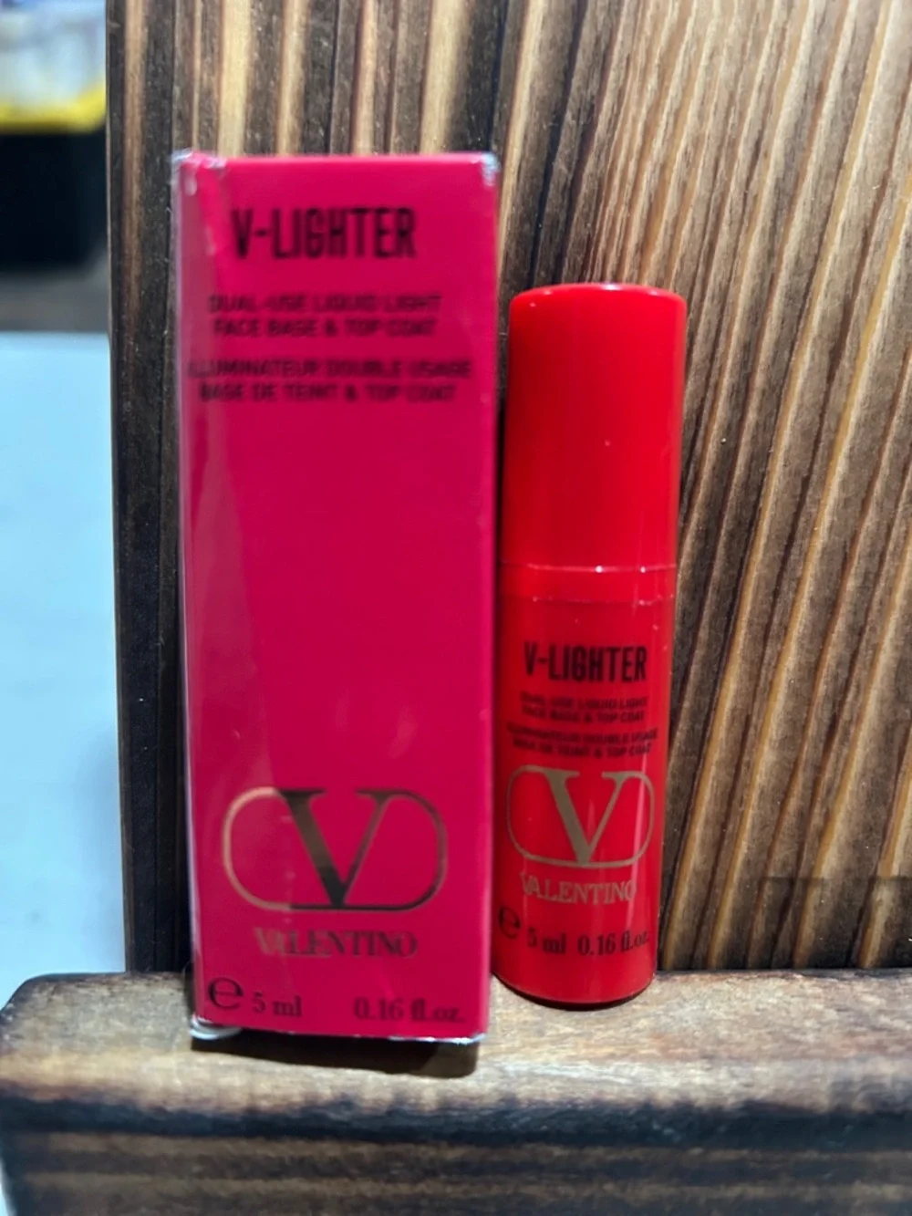 Valentino Rosso Lipstick Duo with V-Lighter - Bright Red